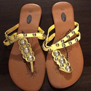 Sandals 💛
